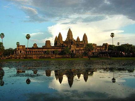 огромный храмовый комплекс - настоящий древний город Ангкор
