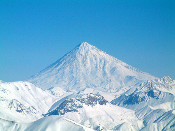 Гора Демавенд в Иране